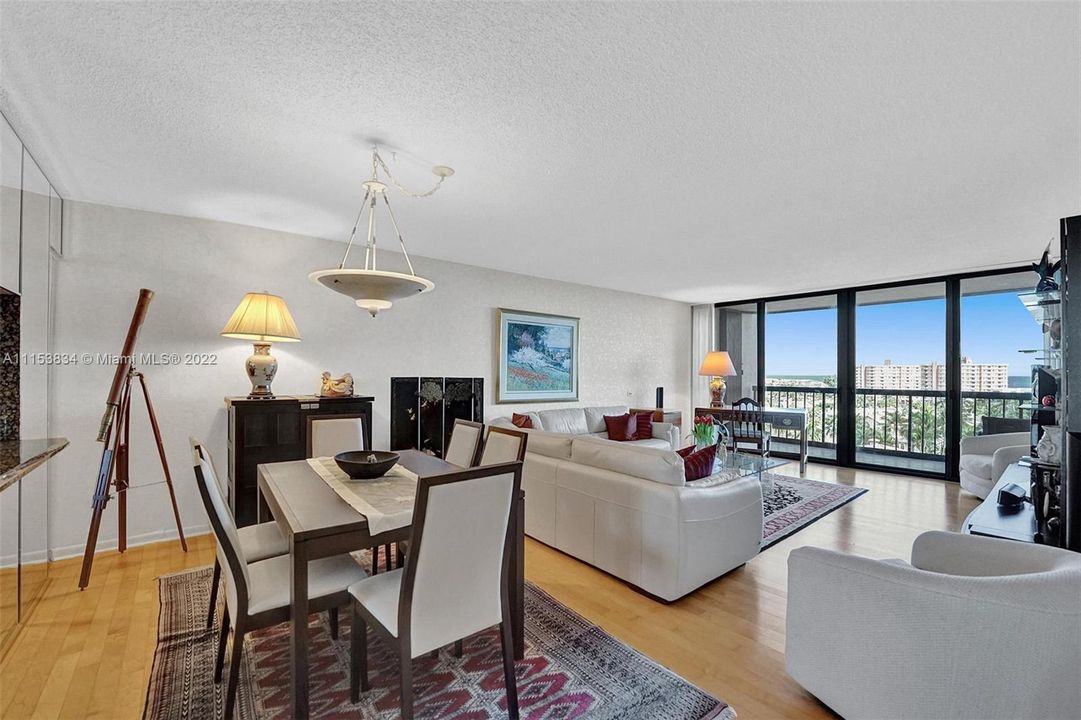 Vendido Recientemente: $860,000 (2 camas, 2 baños, 1500 Pies cuadrados)
