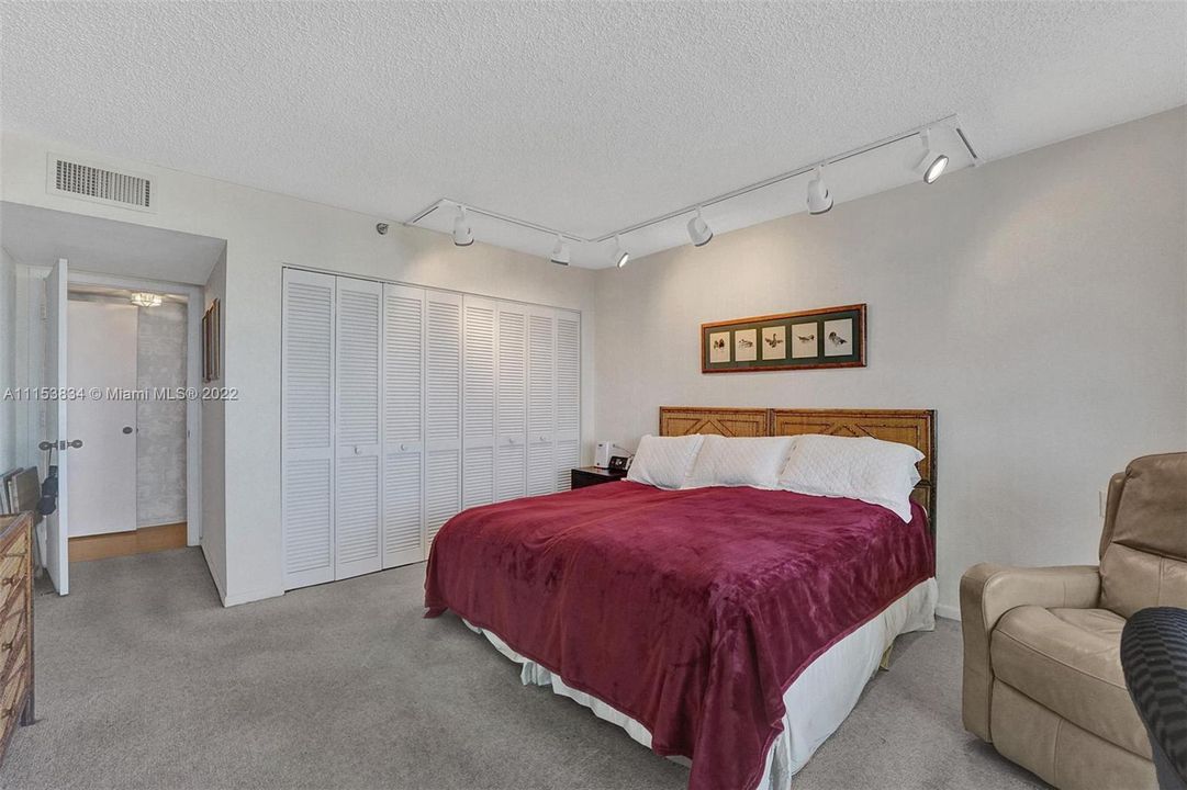 Vendido Recientemente: $860,000 (2 camas, 2 baños, 1500 Pies cuadrados)