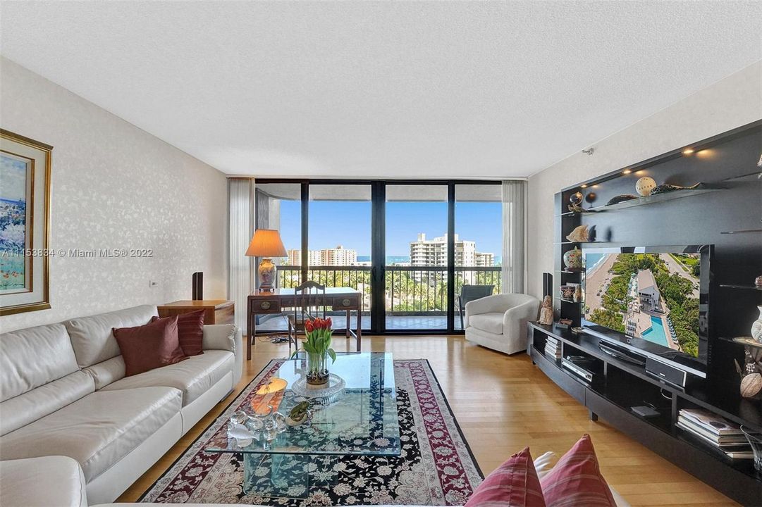 Vendido Recientemente: $860,000 (2 camas, 2 baños, 1500 Pies cuadrados)
