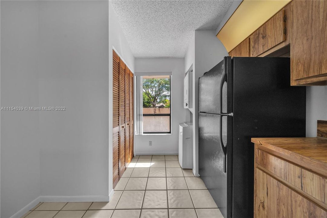 Recently Sold: $330,000 (2 beds, 2 baths, 1147 Square Feet)