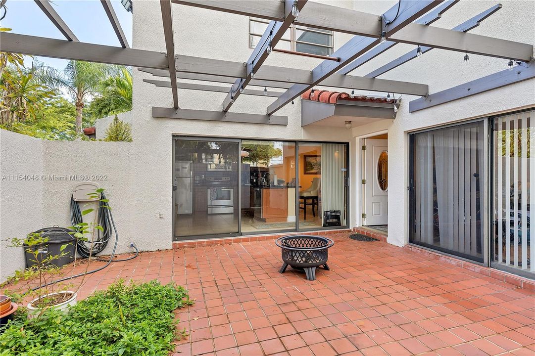 Vendido Recientemente: $399,000 (3 camas, 2 baños, 1349 Pies cuadrados)