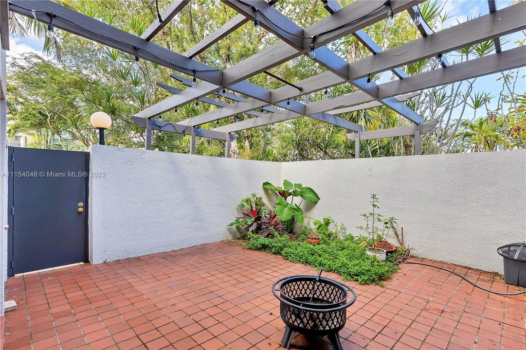 Vendido Recientemente: $399,000 (3 camas, 2 baños, 1349 Pies cuadrados)