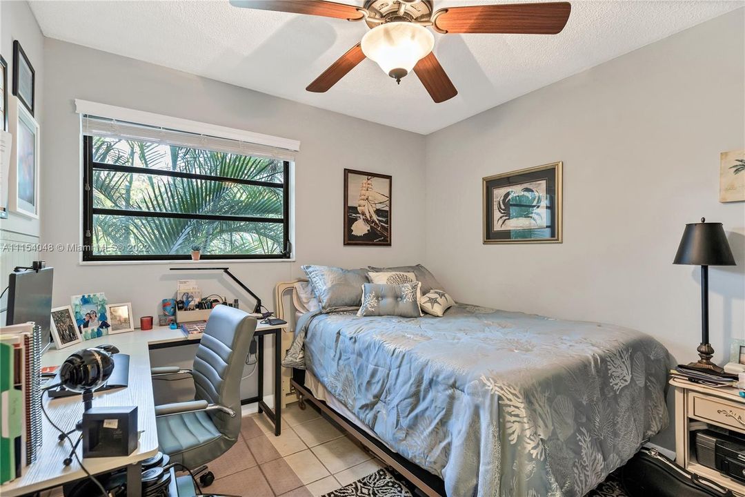 Vendido Recientemente: $399,000 (3 camas, 2 baños, 1349 Pies cuadrados)