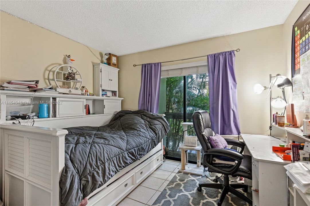 Vendido Recientemente: $399,000 (3 camas, 2 baños, 1349 Pies cuadrados)