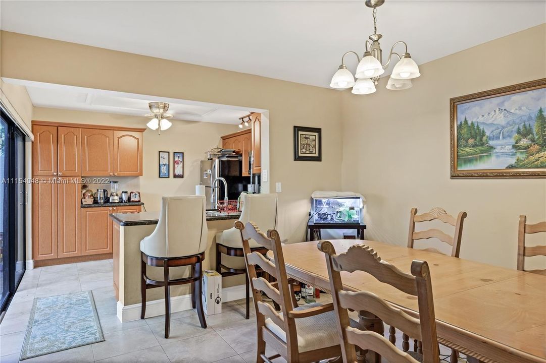 Vendido Recientemente: $399,000 (3 camas, 2 baños, 1349 Pies cuadrados)