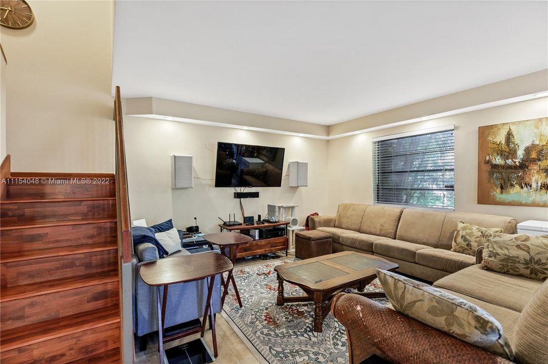 Vendido Recientemente: $399,000 (3 camas, 2 baños, 1349 Pies cuadrados)