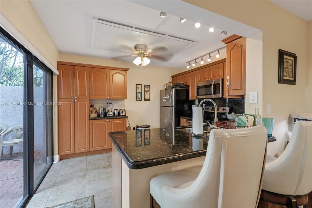 Vendido Recientemente: $399,000 (3 camas, 2 baños, 1349 Pies cuadrados)