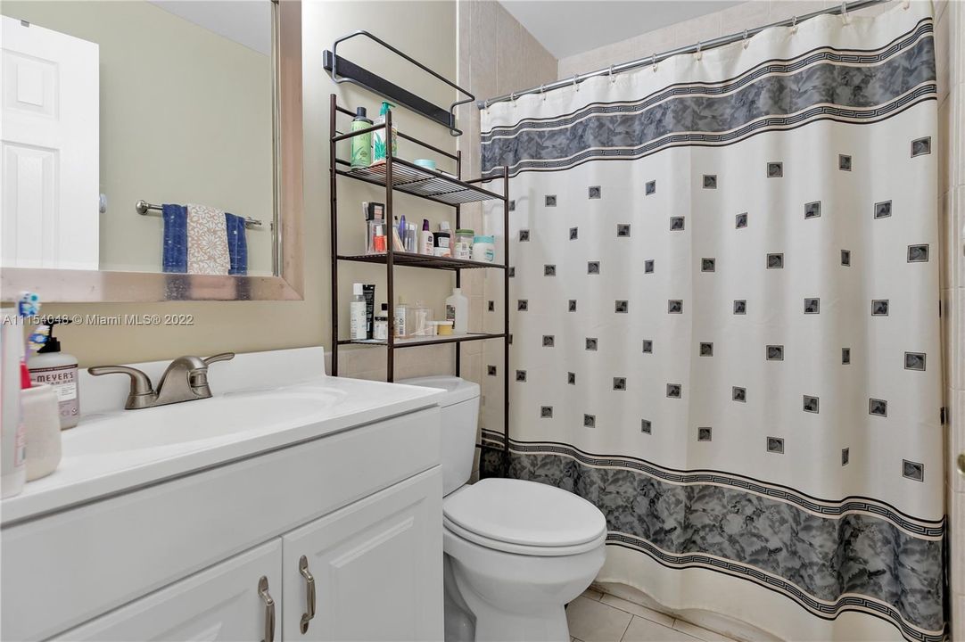 Vendido Recientemente: $399,000 (3 camas, 2 baños, 1349 Pies cuadrados)