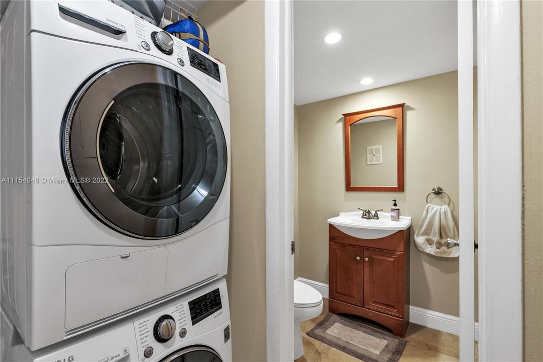 Vendido Recientemente: $399,000 (3 camas, 2 baños, 1349 Pies cuadrados)