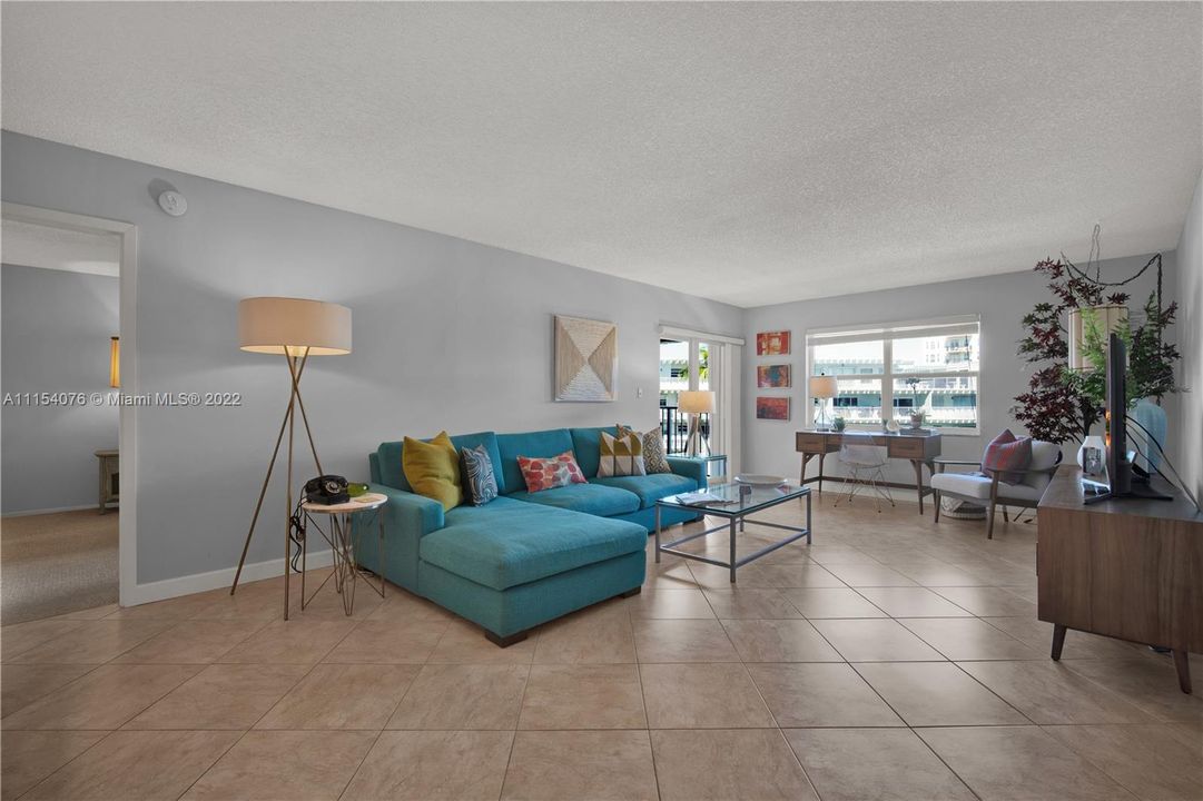 Recently Sold: $325,000 (2 beds, 2 baths, 1174 Square Feet)