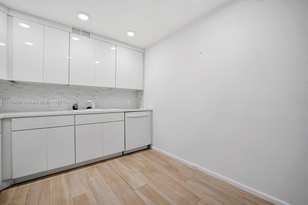 Vendido Recientemente: $159,000 (2 camas, 2 baños, 916 Pies cuadrados)