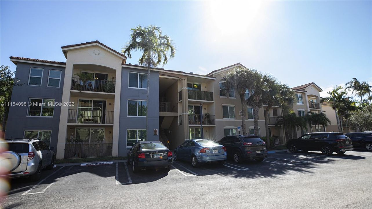 Recently Sold: $239,000 (1 beds, 1 baths, 793 Square Feet)
