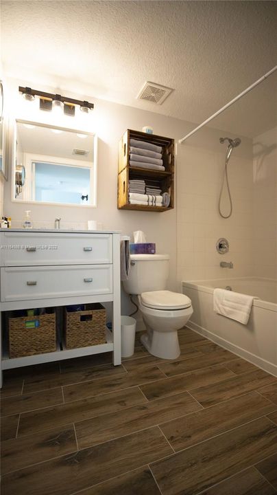 Recently Sold: $239,000 (1 beds, 1 baths, 793 Square Feet)