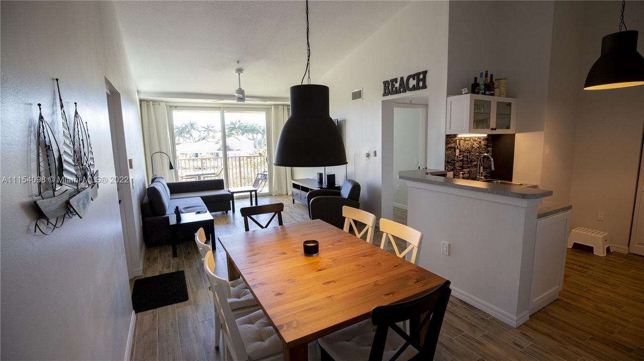 Recently Sold: $239,000 (1 beds, 1 baths, 793 Square Feet)