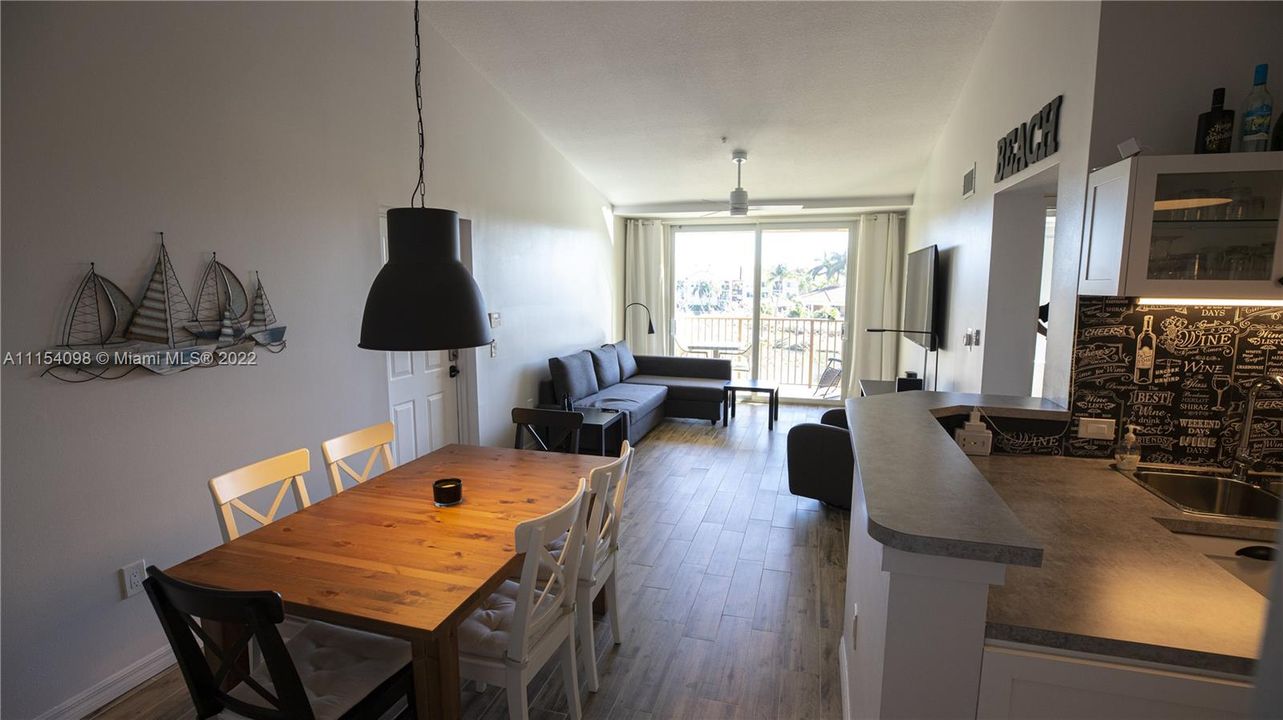 Recently Sold: $239,000 (1 beds, 1 baths, 793 Square Feet)
