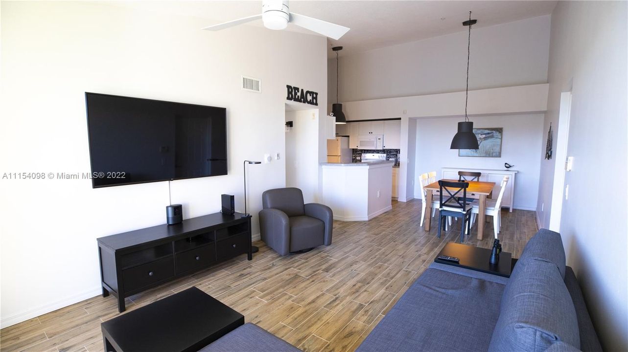 Recently Sold: $239,000 (1 beds, 1 baths, 793 Square Feet)