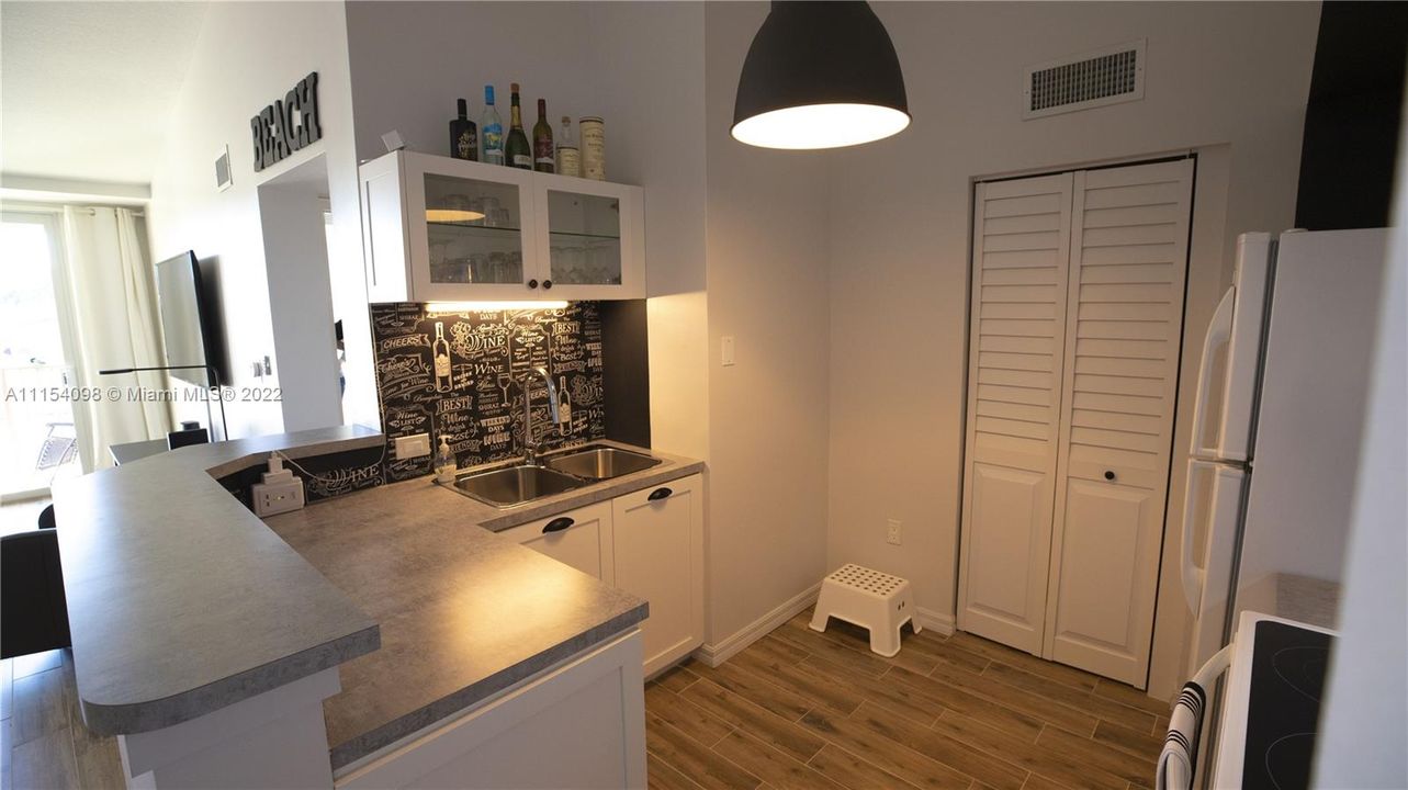 Recently Sold: $239,000 (1 beds, 1 baths, 793 Square Feet)