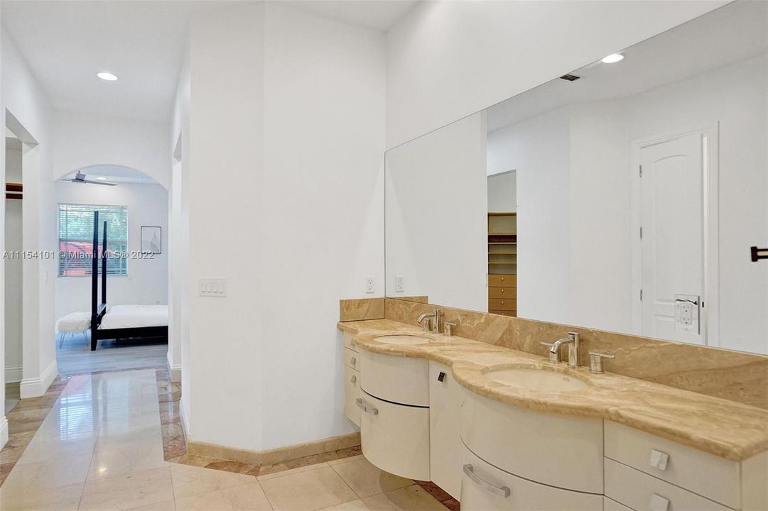 最近租的: $17,995 (6 贝兹, 4 浴室, 3669 平方英尺)