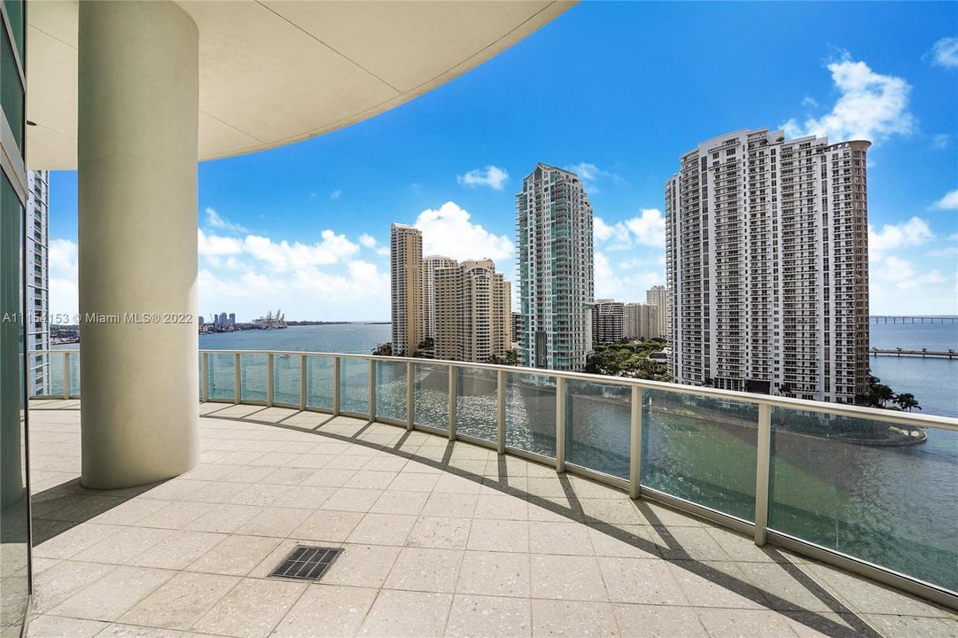 Recently Sold: $615,000 (2 beds, 2 baths, 1126 Square Feet)