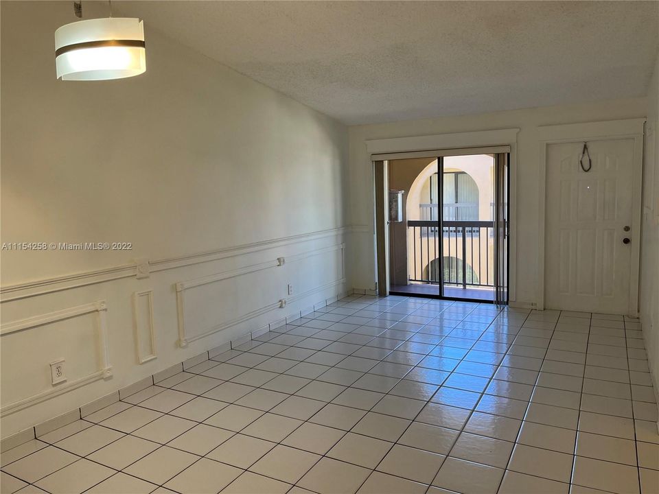 Recently Rented: $1,650 (2 beds, 2 baths, 900 Square Feet)