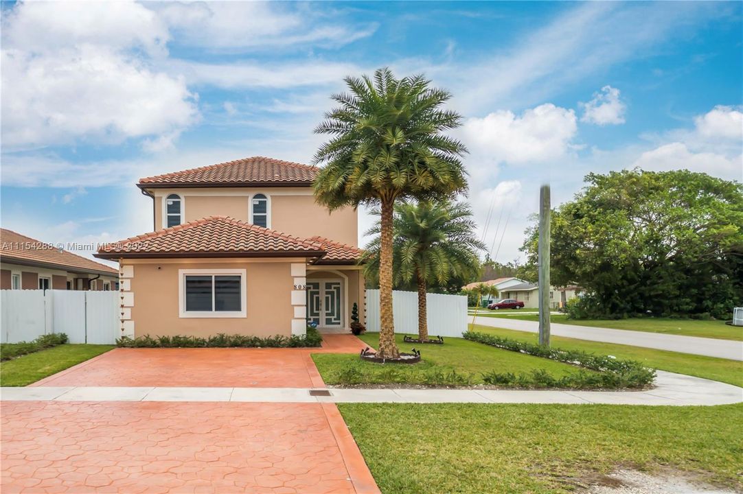 Recently Sold: $500,000 (5 beds, 3 baths, 2296 Square Feet)