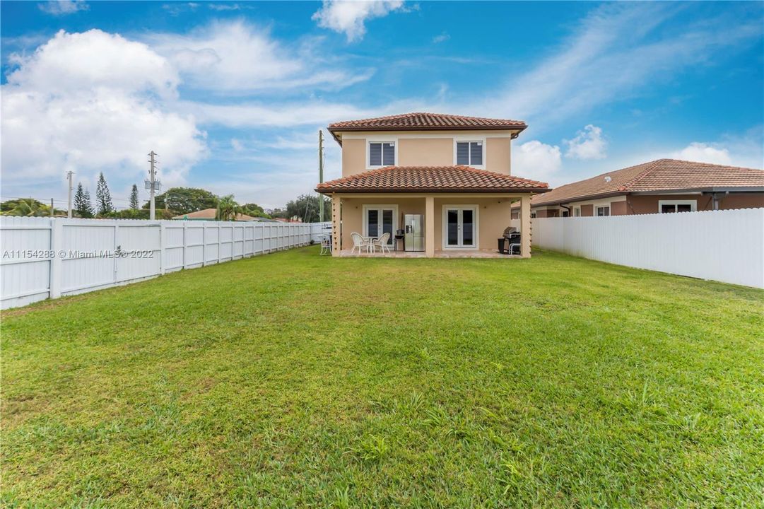 Recently Sold: $500,000 (5 beds, 3 baths, 2296 Square Feet)