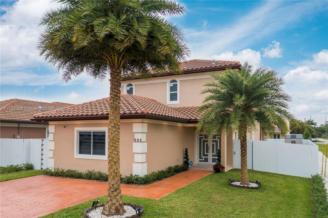 Recently Sold: $500,000 (5 beds, 3 baths, 2296 Square Feet)