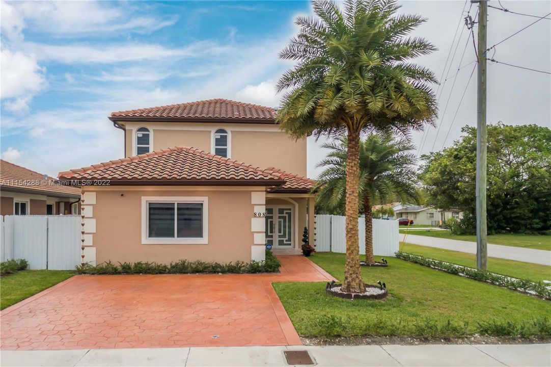 Recently Sold: $500,000 (5 beds, 3 baths, 2296 Square Feet)