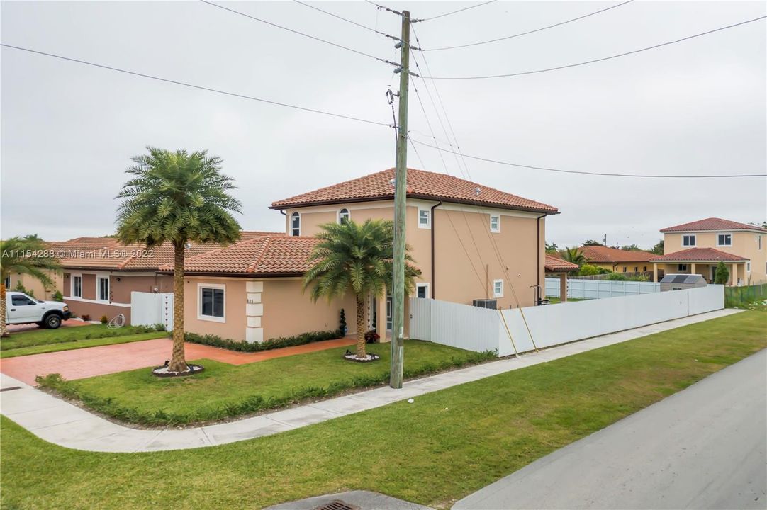 Recently Sold: $500,000 (5 beds, 3 baths, 2296 Square Feet)