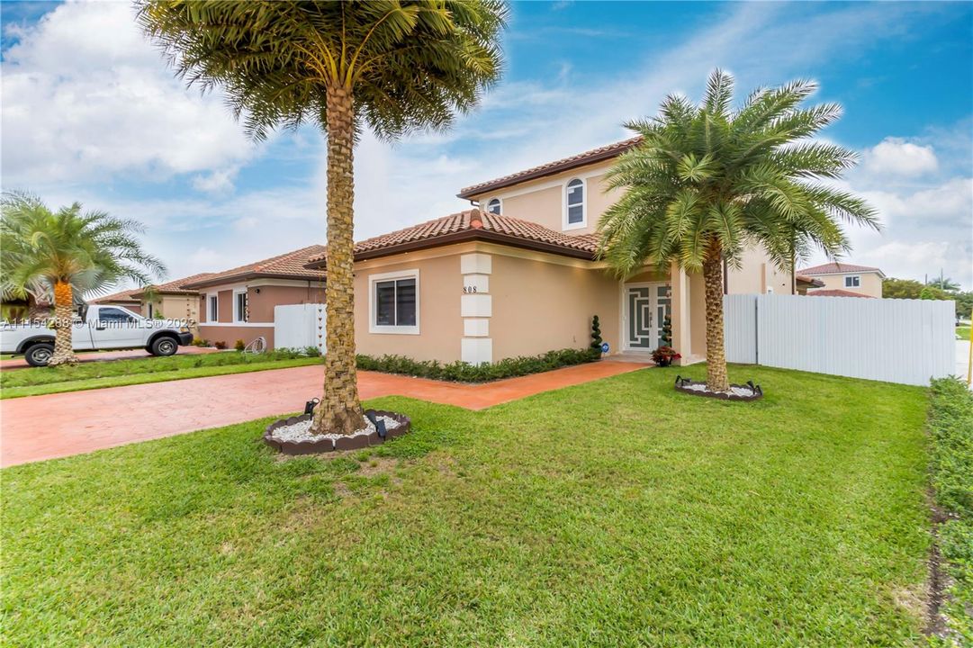 Recently Sold: $500,000 (5 beds, 3 baths, 2296 Square Feet)