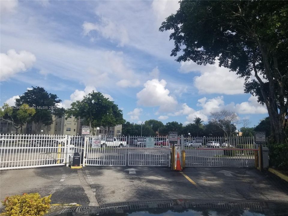 Recently Rented: $1,750 (2 beds, 2 baths, 1000 Square Feet)