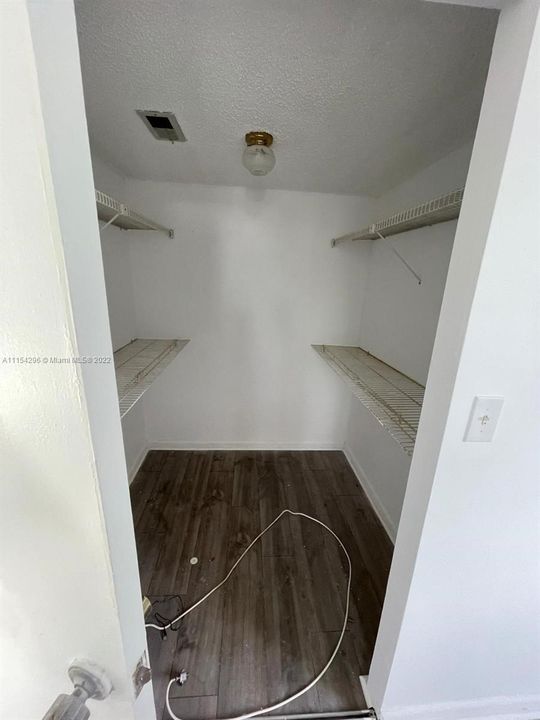 Recently Rented: $1,750 (2 beds, 2 baths, 1000 Square Feet)