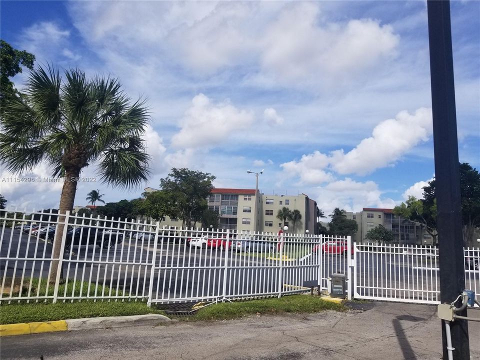 Recently Rented: $1,750 (2 beds, 2 baths, 1000 Square Feet)