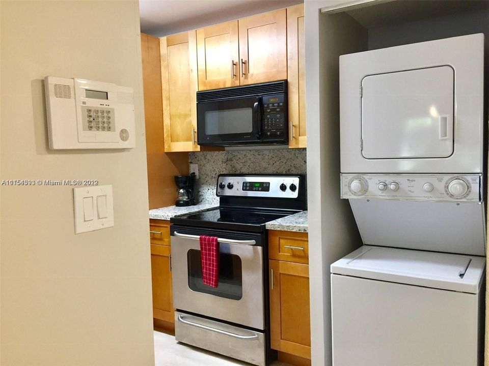 Recently Rented: $1,700 (1 beds, 1 baths, 843 Square Feet)