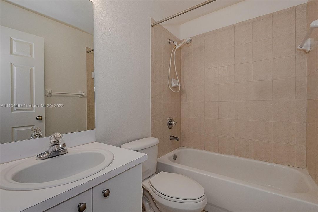 最近售出: $425,000 (3 贝兹, 2 浴室, 1533 平方英尺)