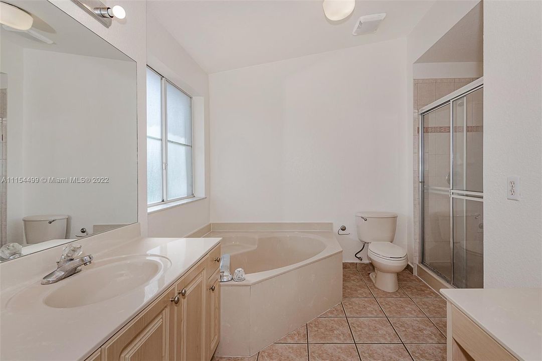 最近售出: $425,000 (3 贝兹, 2 浴室, 1533 平方英尺)