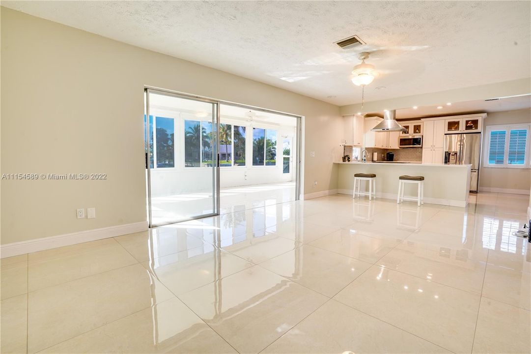 Recently Sold: $699,000 (2 beds, 2 baths, 1394 Square Feet)