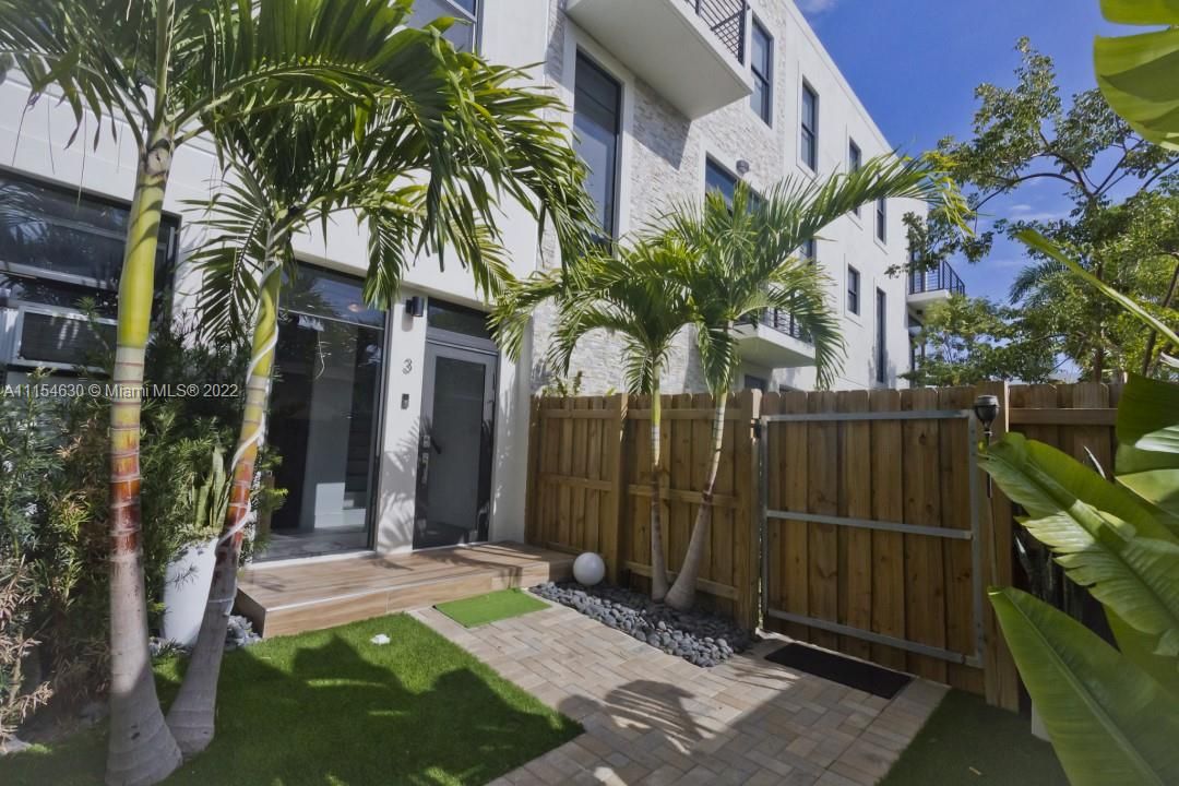 Недавно продано: $949,000 (3 спален, 2 ванн, 1976 Квадратных фут)