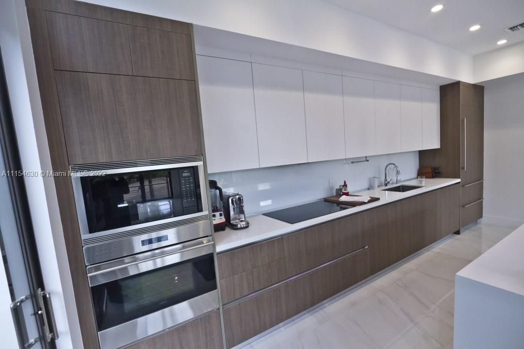 Недавно продано: $949,000 (3 спален, 2 ванн, 1976 Квадратных фут)