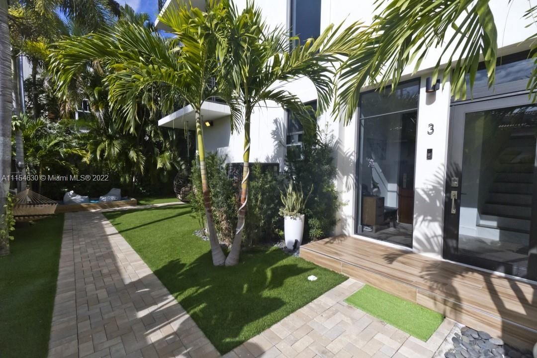 Недавно продано: $949,000 (3 спален, 2 ванн, 1976 Квадратных фут)