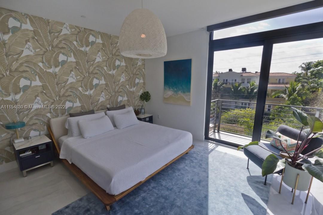 Недавно продано: $949,000 (3 спален, 2 ванн, 1976 Квадратных фут)