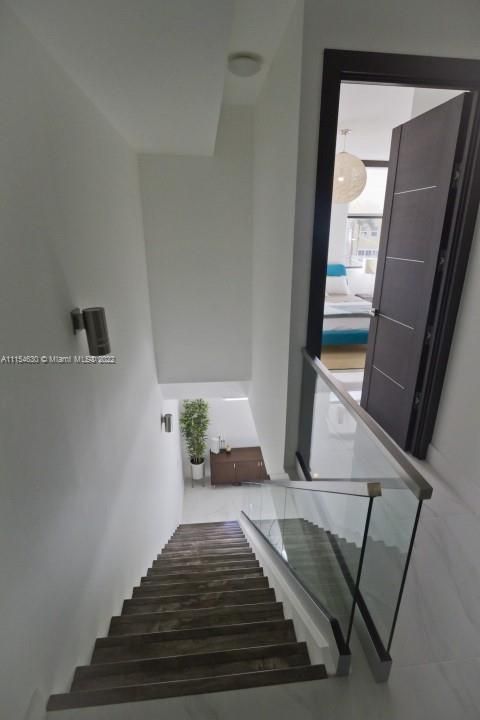 Недавно продано: $949,000 (3 спален, 2 ванн, 1976 Квадратных фут)