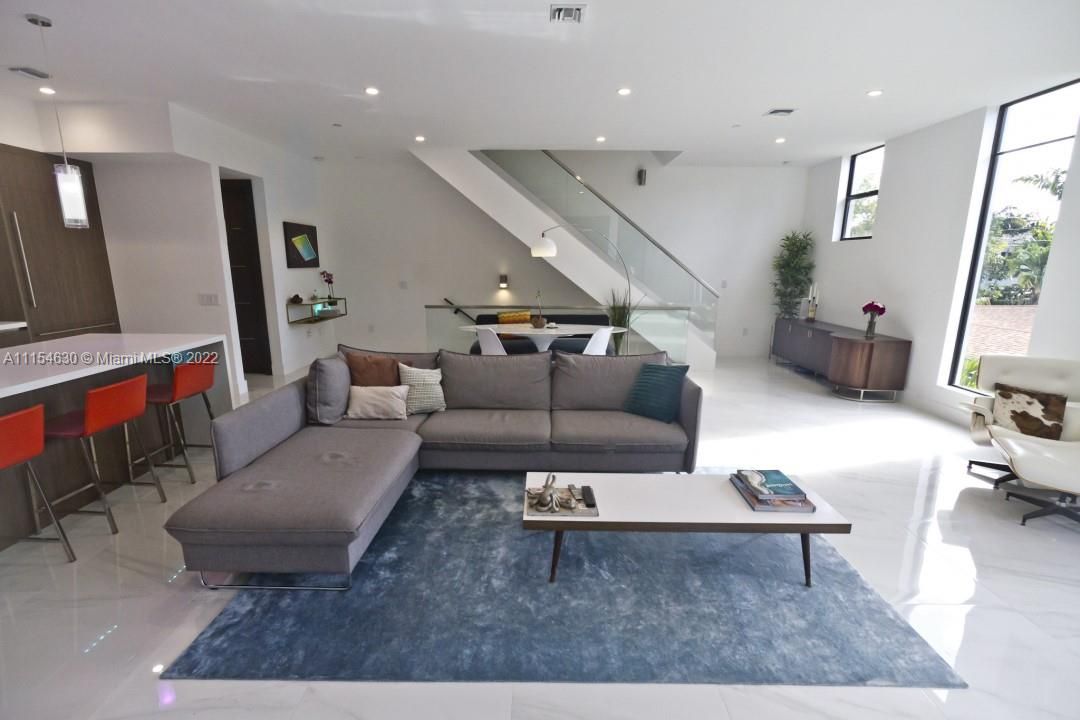 Недавно продано: $949,000 (3 спален, 2 ванн, 1976 Квадратных фут)