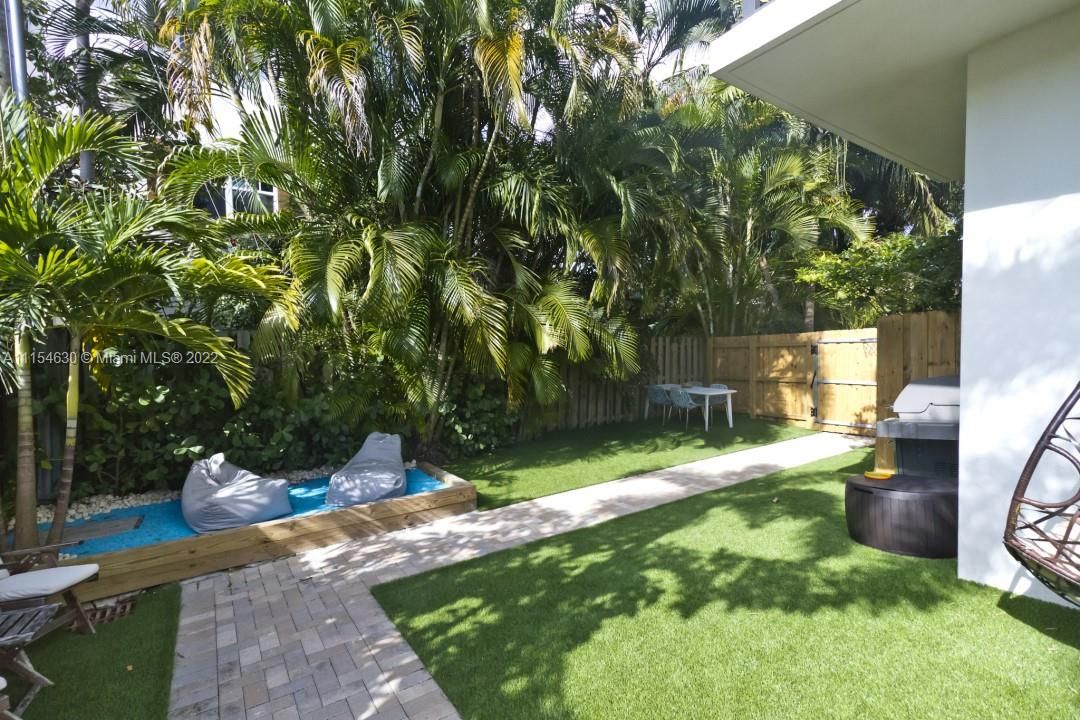 Недавно продано: $949,000 (3 спален, 2 ванн, 1976 Квадратных фут)