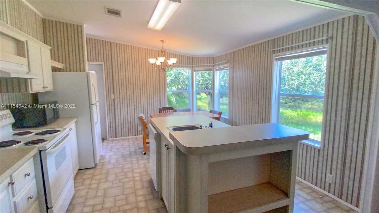 Vendido Recientemente: $319,900 (3 camas, 2 baños, 1186 Pies cuadrados)