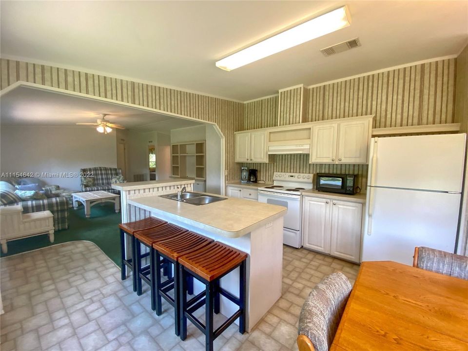 Vendido Recientemente: $319,900 (3 camas, 2 baños, 1186 Pies cuadrados)