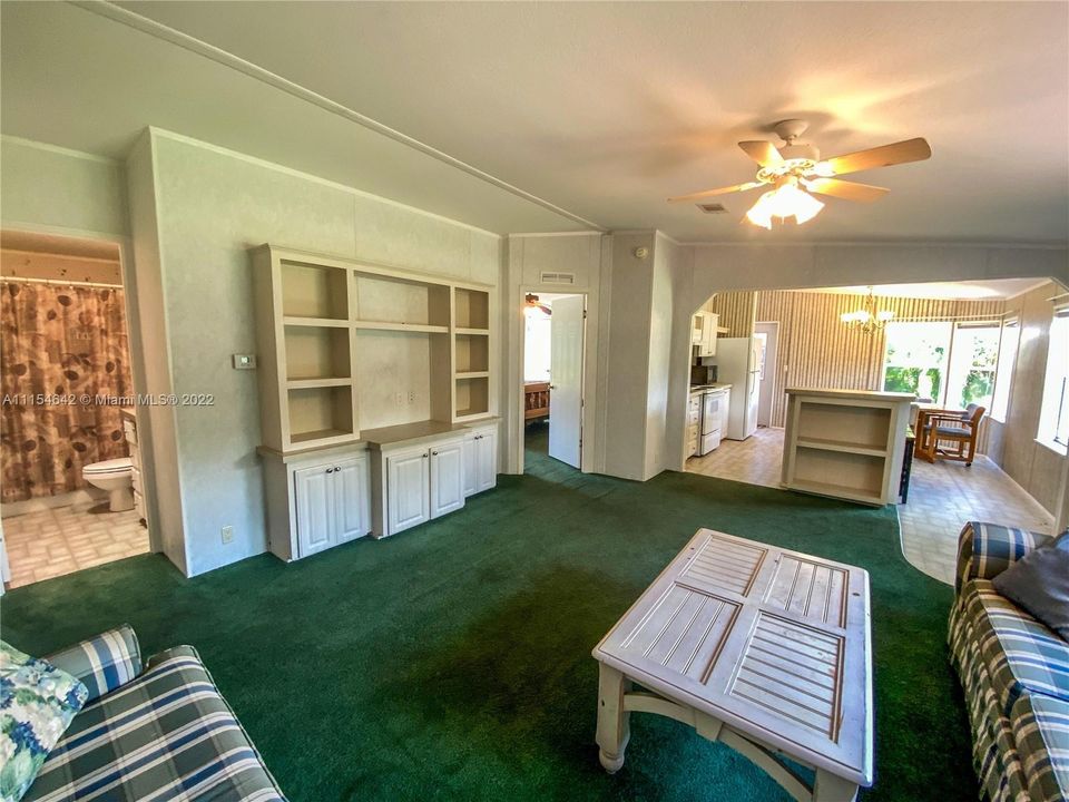 Vendido Recientemente: $319,900 (3 camas, 2 baños, 1186 Pies cuadrados)