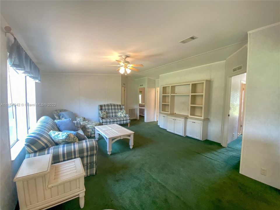 Vendido Recientemente: $319,900 (3 camas, 2 baños, 1186 Pies cuadrados)