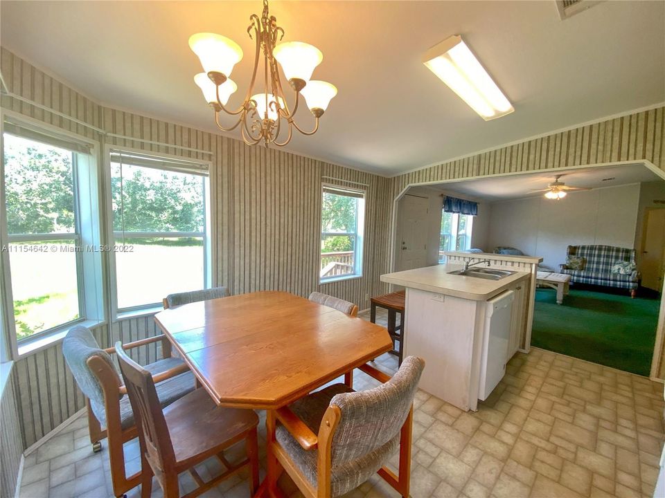 Vendido Recientemente: $319,900 (3 camas, 2 baños, 1186 Pies cuadrados)