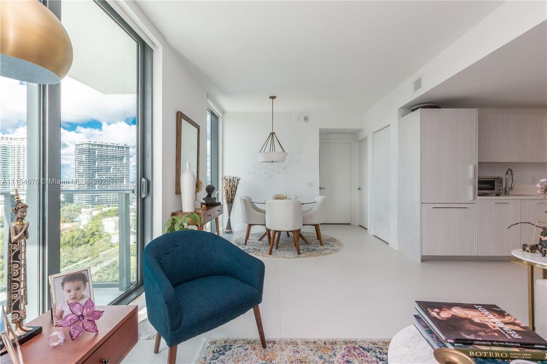 Recently Sold: $595,000 (2 beds, 2 baths, 944 Square Feet)